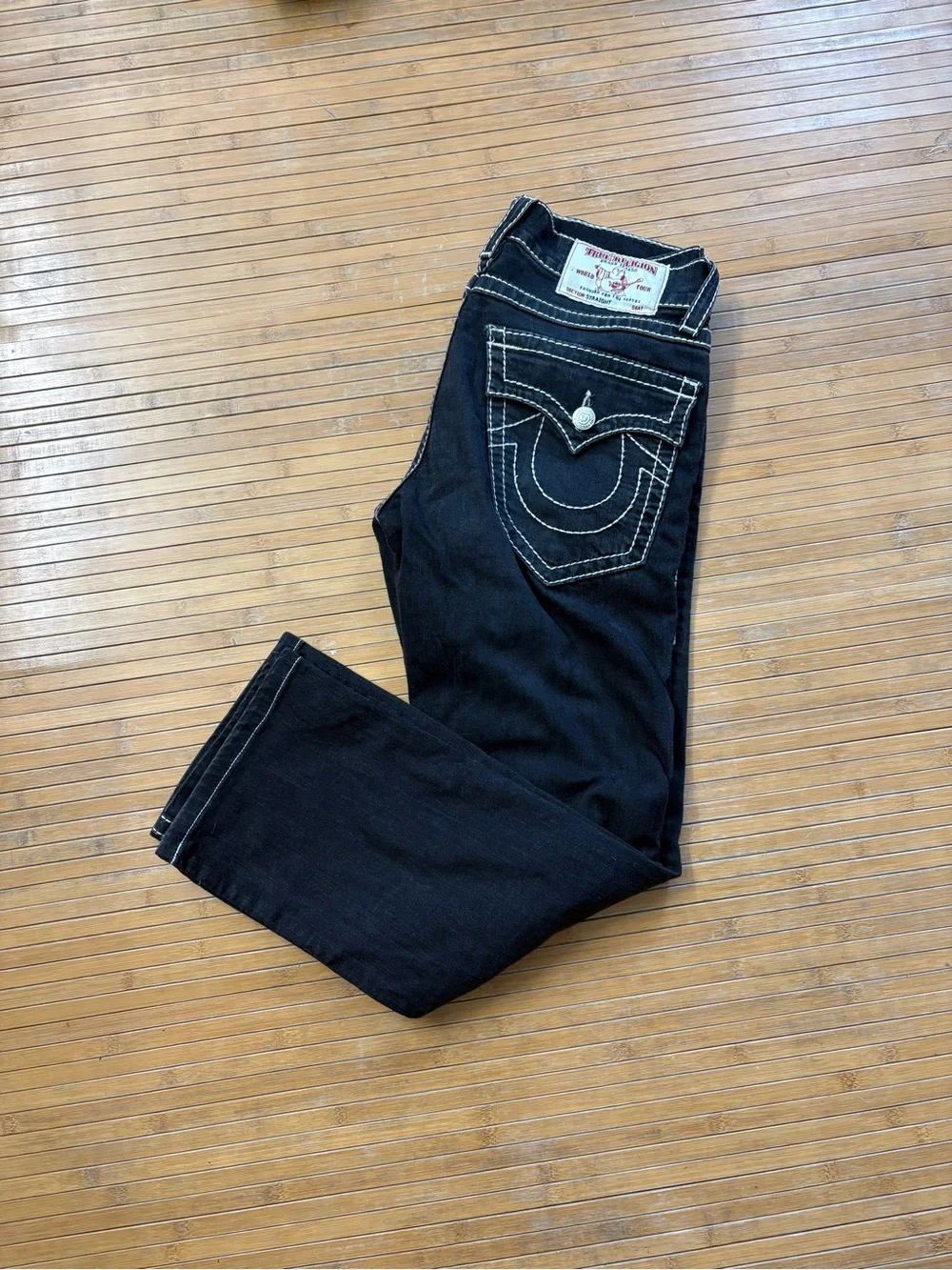 True Religion Women's Black Straight Leg Jeans with Contrast White Stitching - Picture 4 of 8